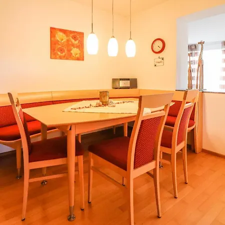 Mit Gartenzaun * Φελτκίρχ